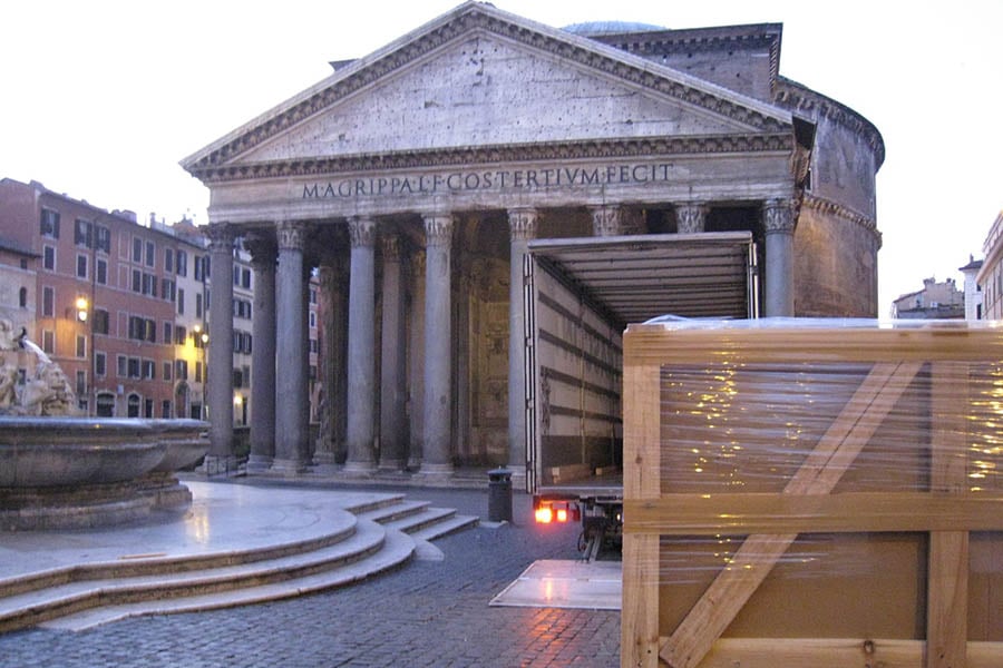 Pantheon Roma consegna