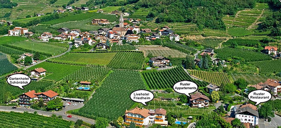 Il complesso del Ruster resort visto dall’alto