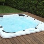 Minipiscina incassata piattaforma solarium