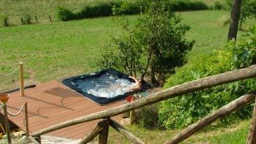 Piscina da esterno incassata su pontile