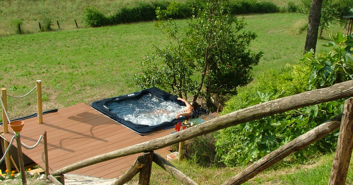 Piscina da esterno incassata su pontile