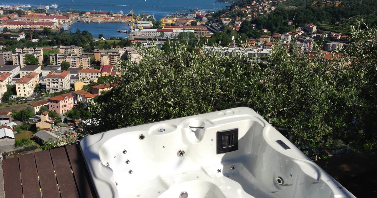Minipiscine a sfioro per case con terrazze panoramiche