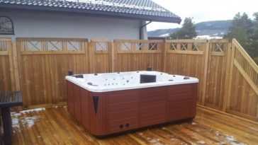 Minipiscina idromassaggio in balconata a Dobbiaco (BZ)