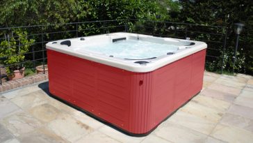 Minipiscina terrazze sopraelevate legno rosso