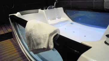 Vasca idromassaggio terapia umore