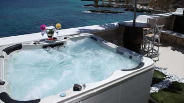 Idromassaggio fragole e champagne con Minipiscina Ice Box
