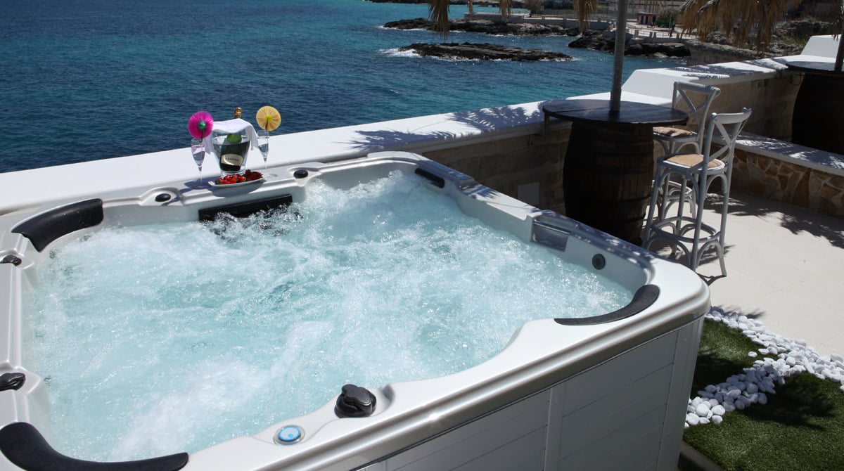Idromassaggio fragole e champagne con Minipiscina Ice Box