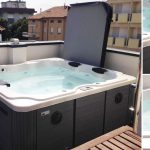 Minipiscina in balcone aggettante