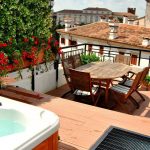 Minipiscina per terrazze in giardino pensile