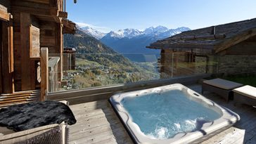Minipiscina da esterno in chalet di montagna