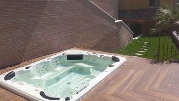 Minipiscina idromassaggio pianerottolo