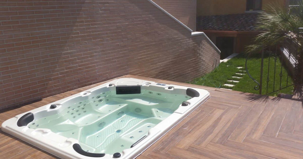 Minipiscina idromassaggio pianerottolo