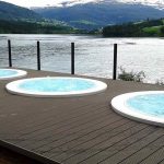 Minipiscine esterno passerella legno lago