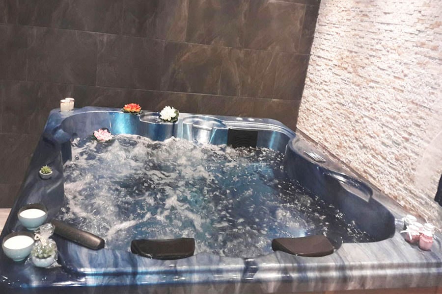 Minipiscina idromassaggio centro estetico luna piena tirana