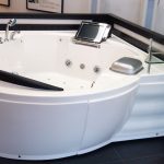 Vasca idromassaggio Corner per bagni piccolissimi