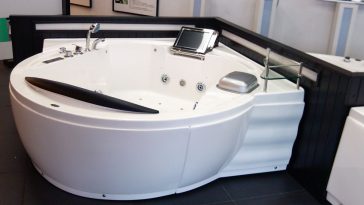 Vasca idromassaggio Corner per bagni piccolissimi