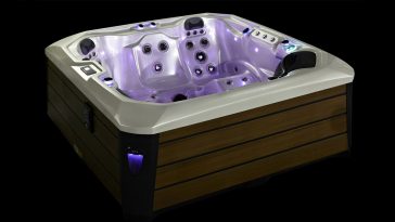 La primavera viola con la cromoterapia in minipiscina