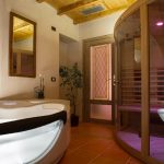 Homewellness con sauna infrarossi e vasca idromassaggio