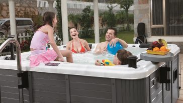 Minipiscina formato famiglia per combattere il caldo di città