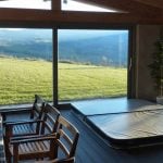 Mini piscina idromassaggio nascosta per soggiorno