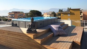 Minipiscina idromassaggio sopraelevata nella tua terrazza attico