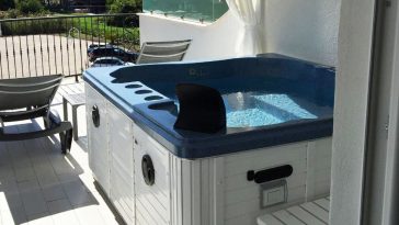 Minipiscina idromassaggio nel terrazzino della tua bifamigliare