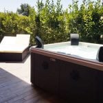 Minipiscina idromassaggio cortile prendisole