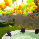 Festa di fine estate in minipiscina idromassaggio