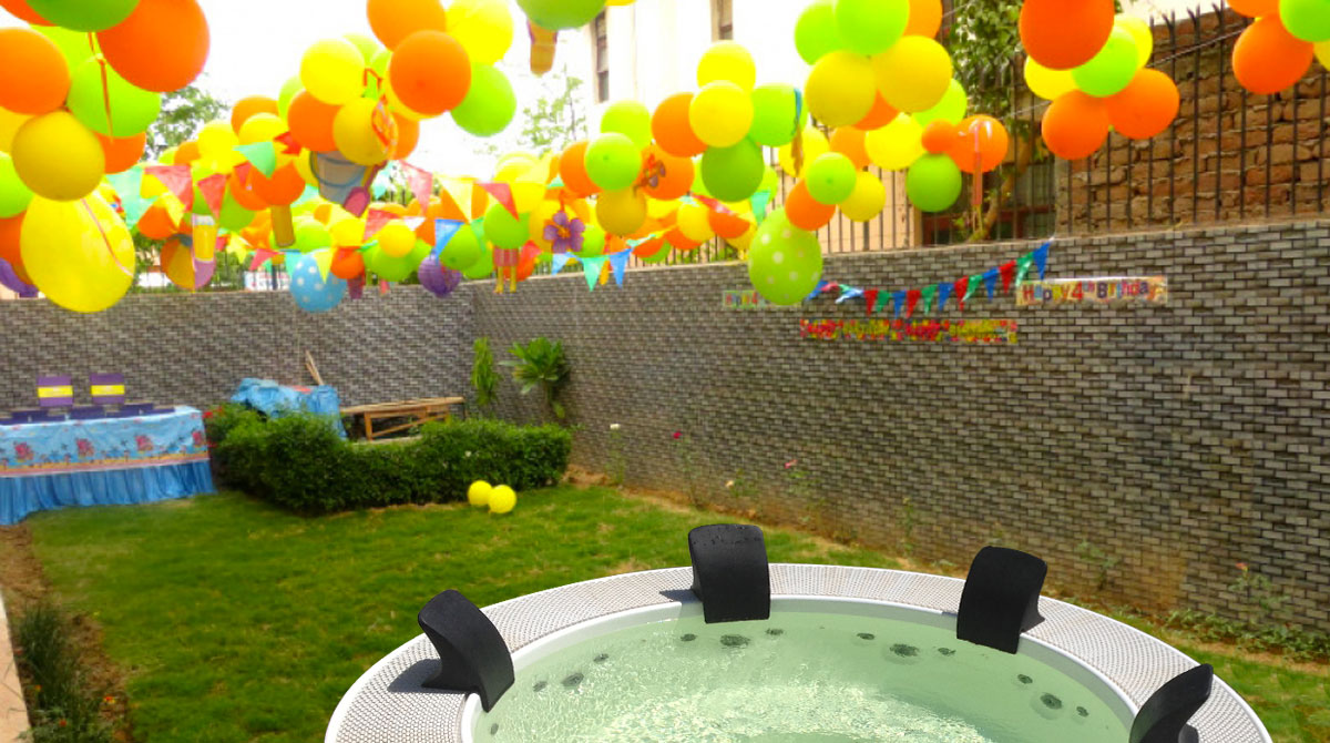 Festa di fine estate in minipiscina idromassaggio