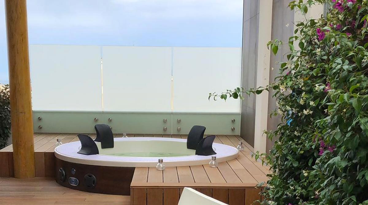 A scuola di gestione dello spazio: la minipiscina in balcone
