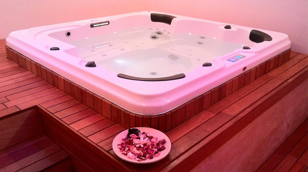 Caldo Sahara con una minipiscina idromassaggio