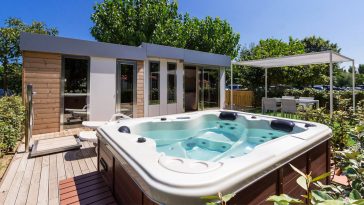 Casa eco-friendly con una Minipiscina idromassaggio
