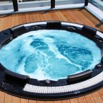 Gioca con i colori grazie alla minipiscina con cromoterapia