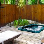 Minipiscina da esterno nel tuo giardino tropicale