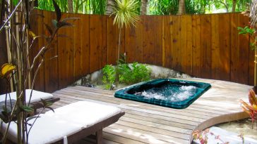 Minipiscina da esterno nel tuo giardino tropicale