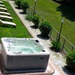 Giardino small con minipiscina solarium