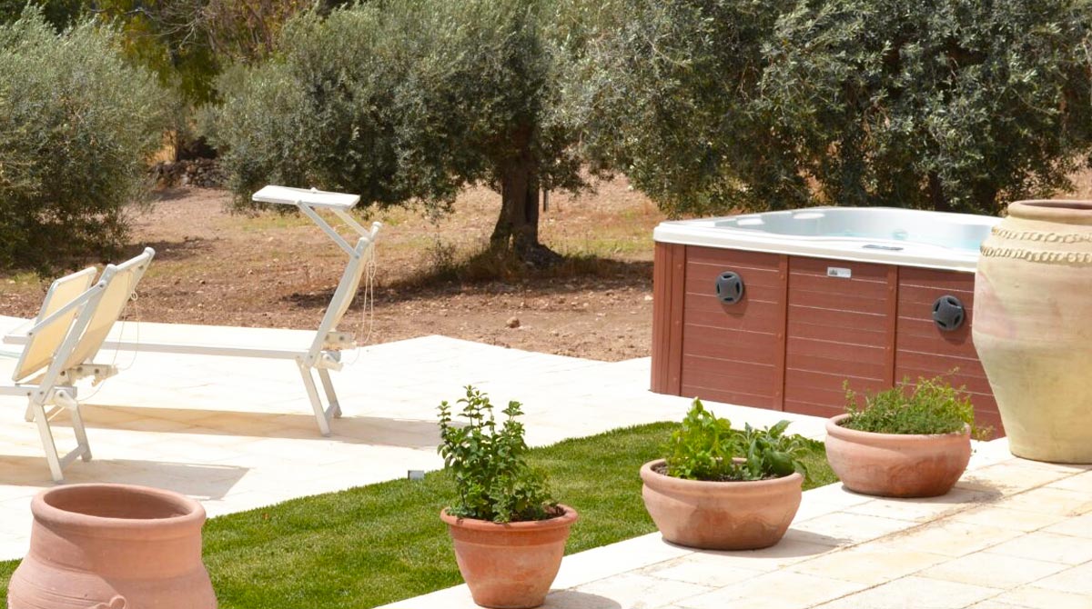 Minipiscina idromassaggio da esterno in pronta consegna a casa tua prima dell'estate