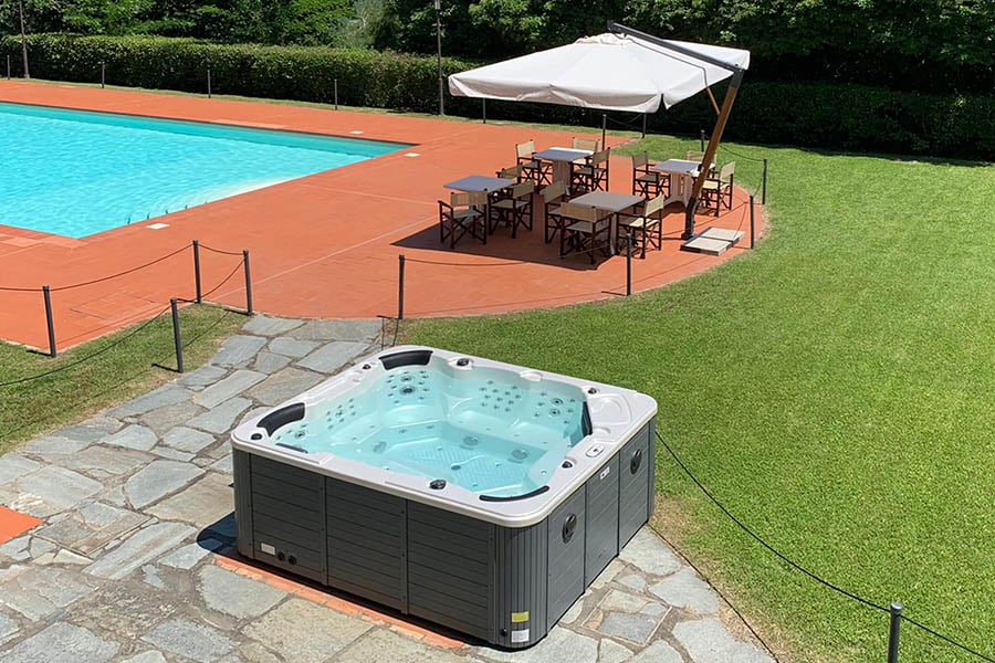 BL-832 minipiscina idromassaggio in ex centro tennis