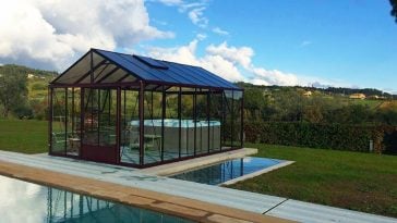 Il tuo box di vetro con piccola piscina idromassaggio