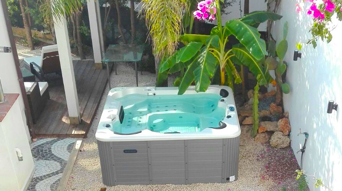 Ingresso acquatico con minipiscina idromassaggio