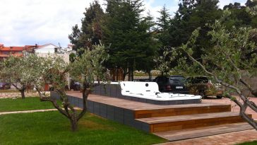 Minipiscina doppio piano nel tuo agriturismo