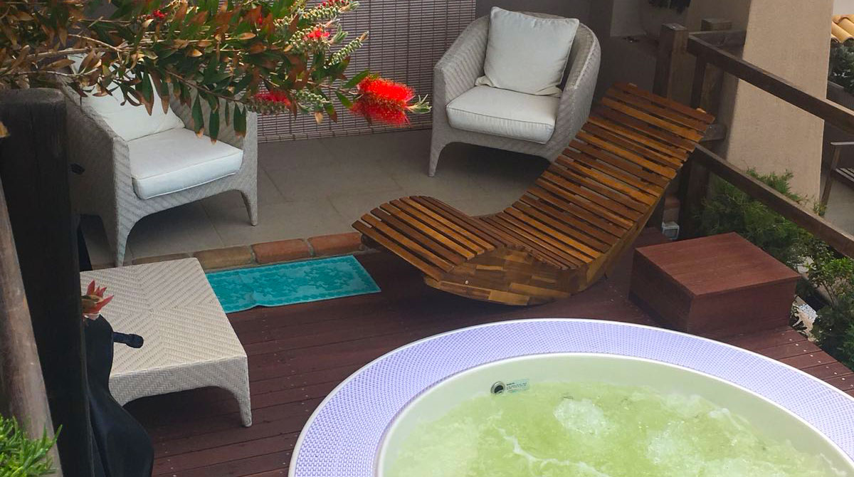 Quale abbinamento per una piscina idromassaggio da esterno