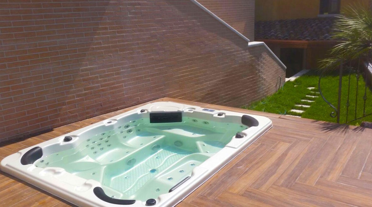 I consigli dell'architetto piano rialzato di villetta con minipiscina